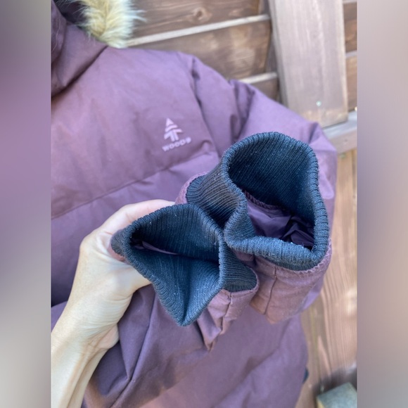 Woods Puffer Jacket Women’s XL in Huckleberry color w/ hood & Removable faux fur - Picture 6 of 16